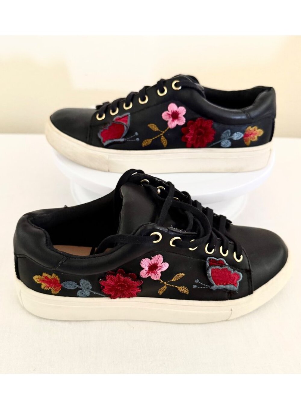 Nanette Lepore Wildflower Sneakers 6 Black Floral Butterfly Embroidered Womens